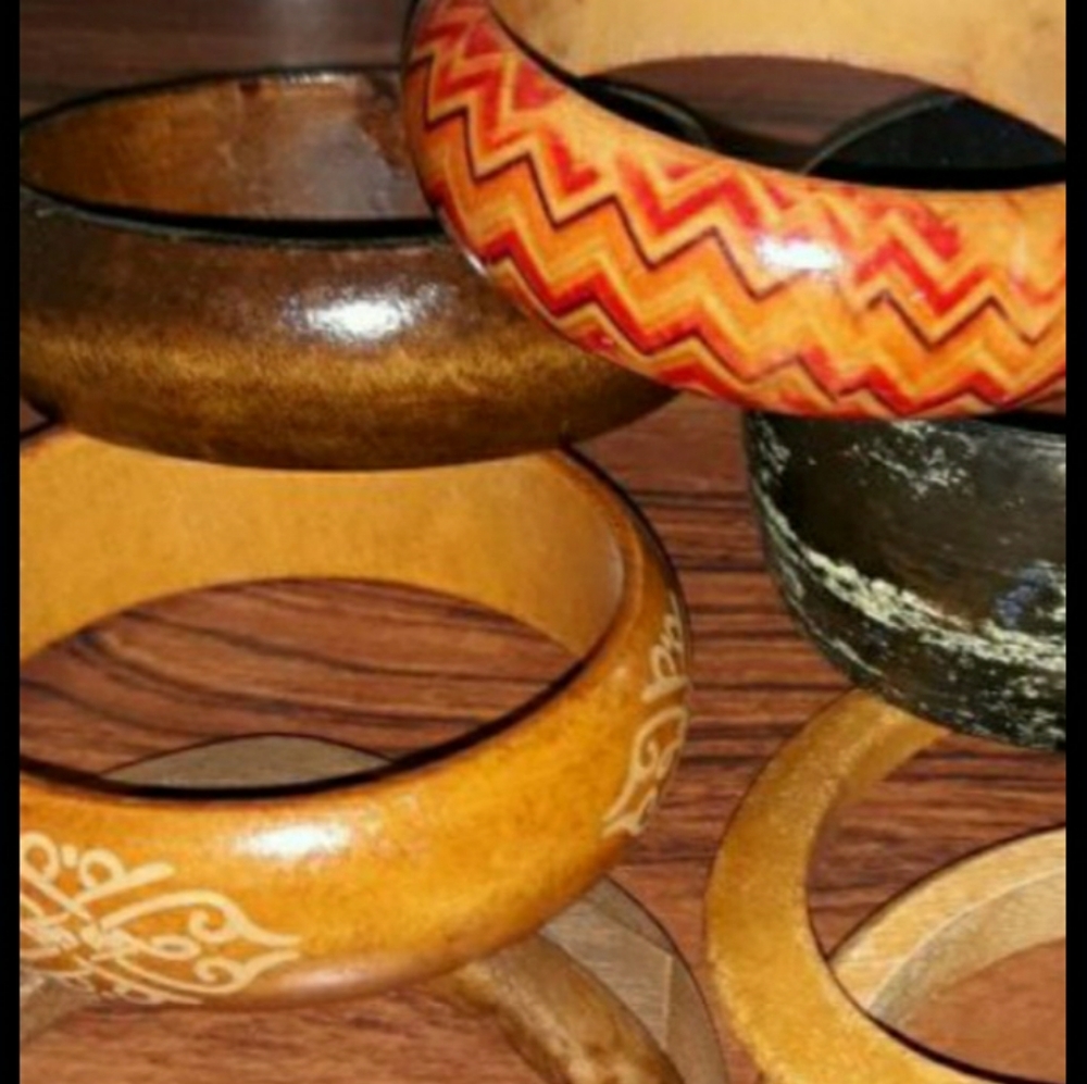 8 Wood bracelets